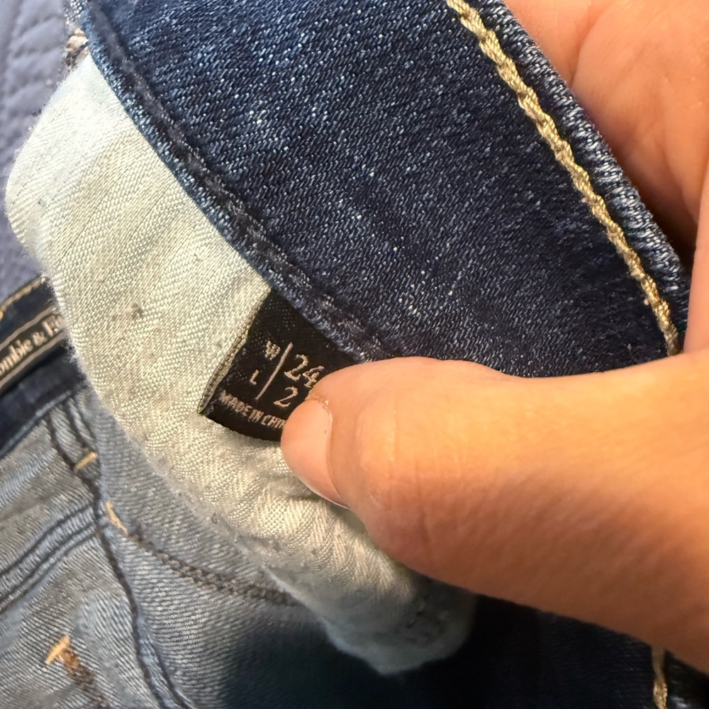 Abercrombie & Fitch Distressed Jean Shorts - Dark Wash - Picture 3 of 4
